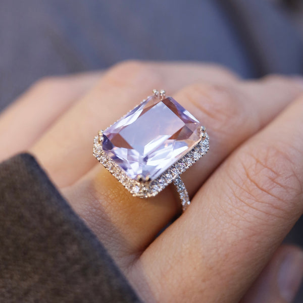 Ring mit einem Amethyst